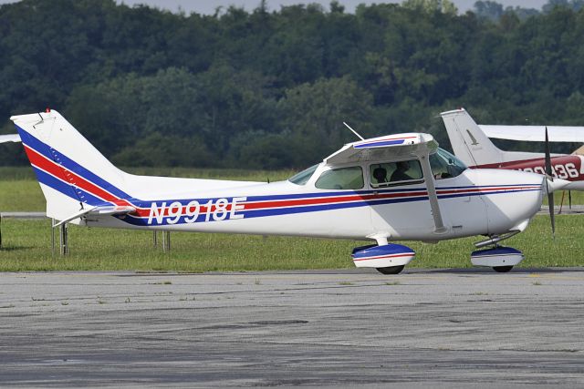 Cessna Skyhawk (N9918E) - Seen at KFDK on 8/23/2009.      a href=http://discussions.flightaware.com/profile.php?mode=viewprofile&u=269247  Profile/a