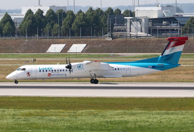de Havilland Dash 8-400 (LX-LGG)