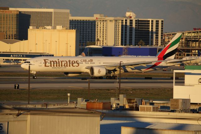 BOEING 777-300ER (A6-EGD)