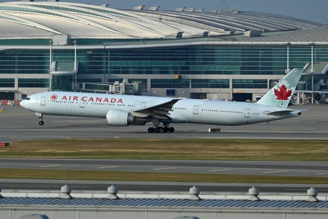 BOEING 777-300ER (C-FIUW)