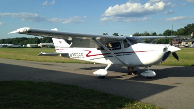 Cessna Skylane (N3635S) - Pre flight at Lincoln Park Airport before flying to Piseco (K09) at 135 knots...