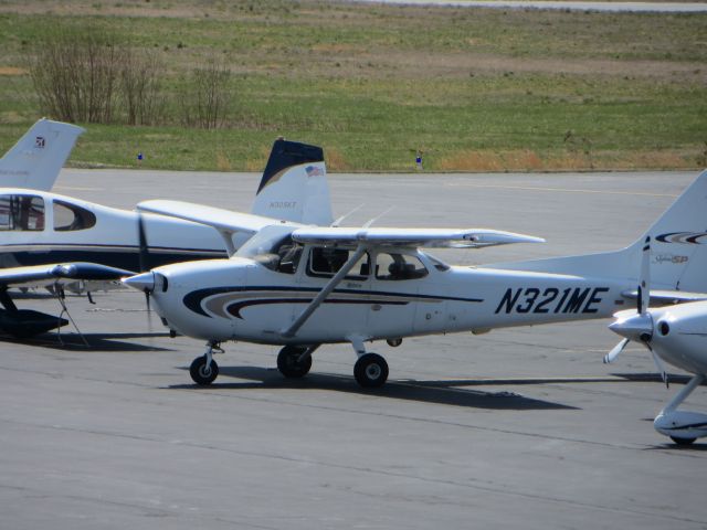 Cessna Skyhawk (N321ME)