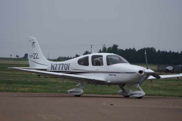 Cirrus SR-22 (N777GV)