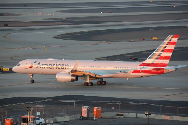 Boeing 757-200 (N200UU)