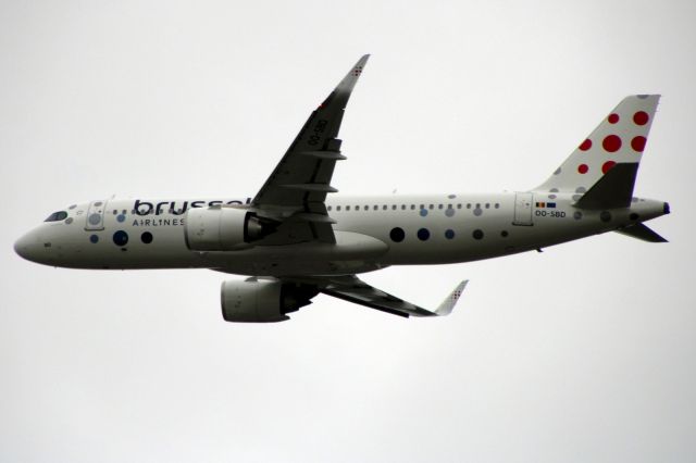 Airbus A320neo (OO-SBD) - Airborne off rwy 27R on 15-Aug-24 operating flight BEL2096 to EBBR.