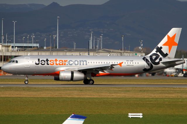 Airbus A320 (VH-VQF)