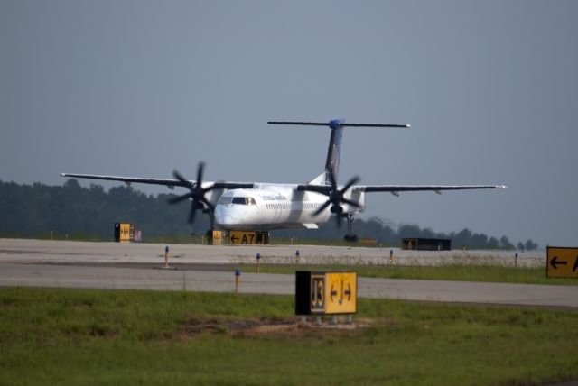 de Havilland Dash 8-400 (N204WQ)