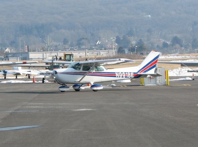 Cessna Skyhawk (N9918E) - at Queen City