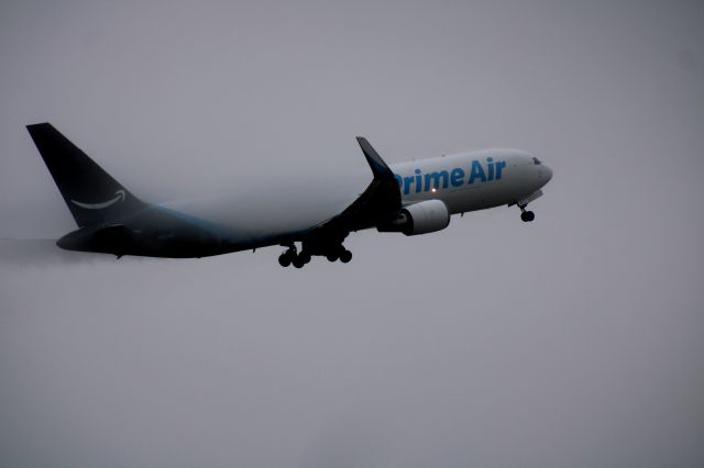 BOEING 767-300 (N409AZ)