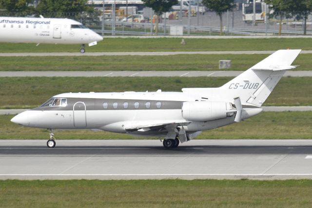 Hawker 800 (CS-DUB)