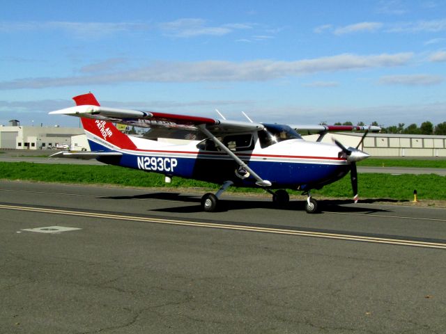 Cessna Skylane (N293CP) - Taxiing to RWY 24