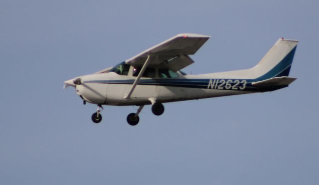 Cessna Skyhawk (N12623) - On final is this 1973 Cessna Skyhawk 172M from the Winter of 2020.