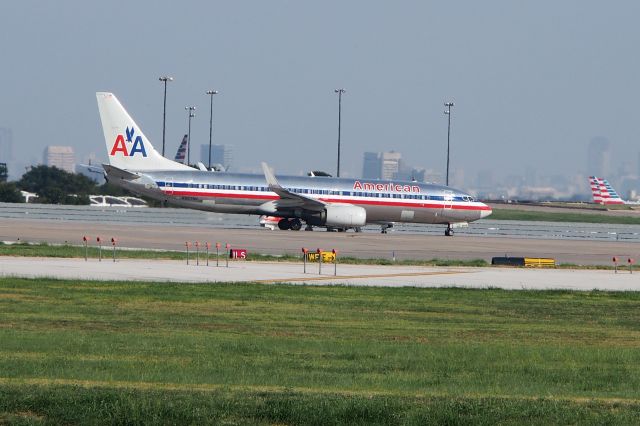 Boeing 737-700 (N907NN)