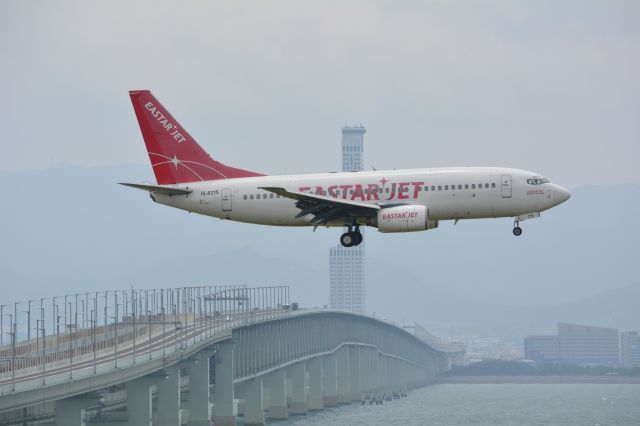 Boeing 737-700 (HL8215)