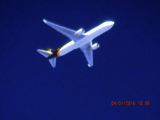 BOEING 767-300 (N348UP)