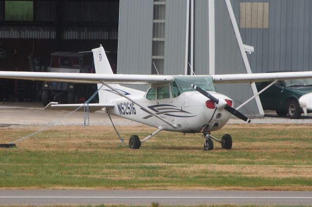 Cessna Skyhawk (N52516)