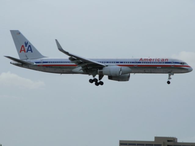 Boeing 757-200 (N673AN)