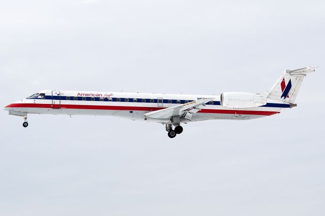 Embraer ERJ-145 (N626AE)