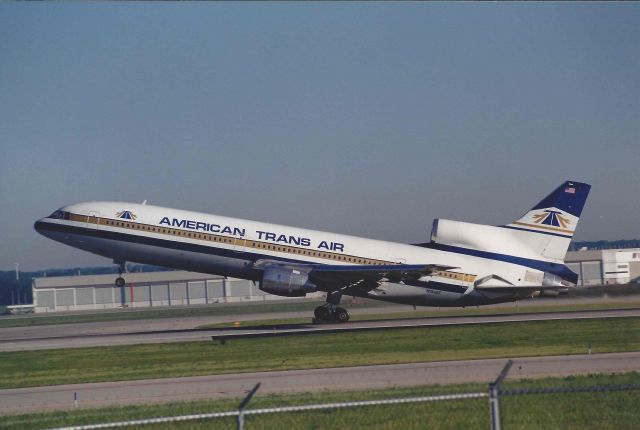 Lockheed L-1011 TriStar (N194AT) - N194AT pulling off of 23-L KIND. This old gal is still earning her keep. Her registration was recently moved to Peru! Now known as OB-2049P