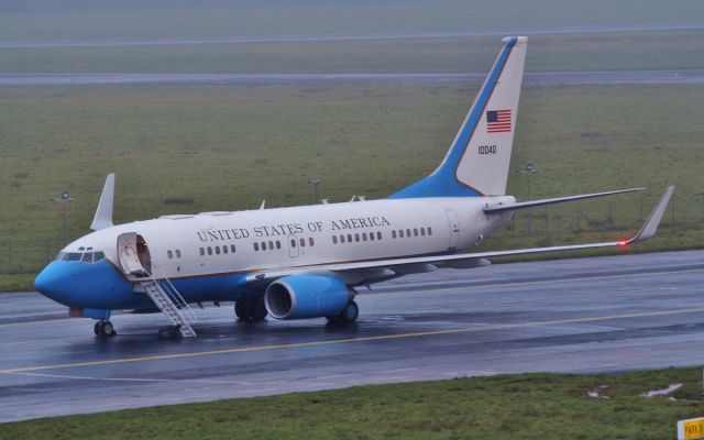 01-0040 — - usaf c-40b 01-0040 at shannon 21/2/16.