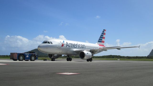 Airbus A319 (N700UW)