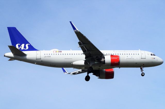 Airbus A320 (LN-RGM)