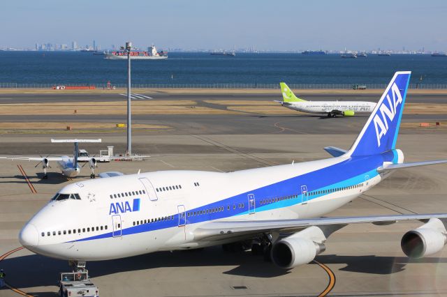 Boeing 747-400 (JA8965)