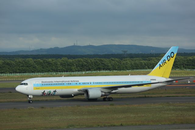 BOEING 767-300 (JA98AD)