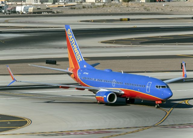 Boeing 737-700 (N7744A)