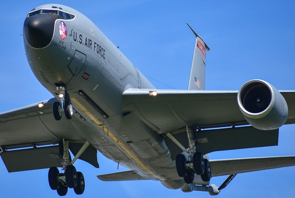 Boeing C-135FR Stratotanker (59-1478) - KC-135 from the 134th ARW on final with Dolly Parton on the nose art!