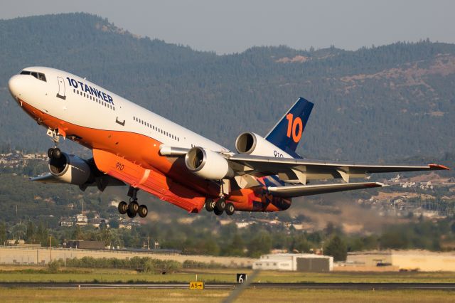 McDonnell Douglas DC-10 (N612AX)