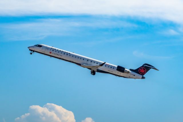 Canadair Regional Jet CRJ-900 (C-GLJZ) - Air Canada Express CRJ900 taking off from PHX on 9/27/22. Taken with a Canon 850D and Rokinon 135mm f/2 manual focus lens. 