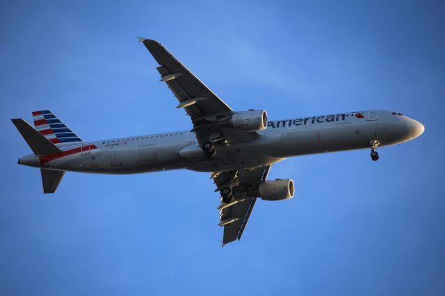 Airbus A321 (N199UW)