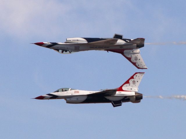 Lockheed F-16 Fighting Falcon — - Lead Solo #5 Maj. Whit Collins (inverted) and Opposing Solo #6 Maj. Matt Kimmel perform the Thunderbird Mirror Pass - California Capital Airshow - 09/22/2018 