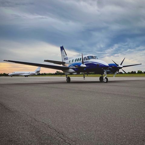 Beechcraft King Air 90 (N191JR) - KING AIR 90