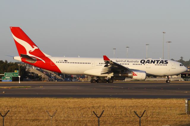 Airbus A330-200 (VH-EBL)