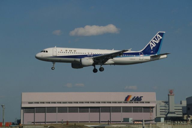 Airbus A320 (JA8609) - Short Final at Tokyo-Haneda Intl Airport Rwy34L on 1995/01/15