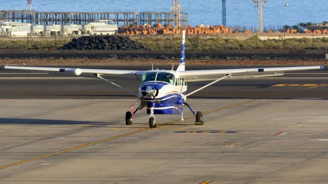 Cessna Caravan (N2056W) - Tenerife Surbr /15 april 2021-----br / Partió de Bangor hacia Tenerife Sur, en vuelo directo con una duración de 16 horas, 17 minutos, llegando a la isla en la madrugada del 15 de abril, permaneciendo todo el día estacionado, para continuar rumbo a las 00:00 horas del 16 de abril hacia la isla de Säo Tomé, con una duración de 14 horas, 16 minutos.-br /br /Felices vuelos