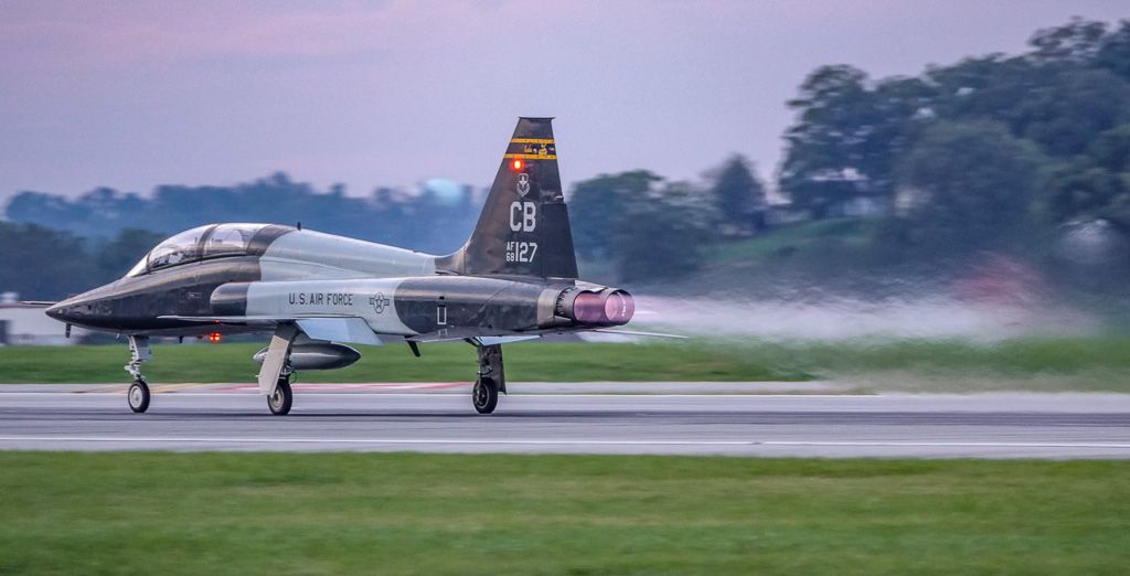 Northrop T-38 Talon (68-8127) - Full afterburner!!!