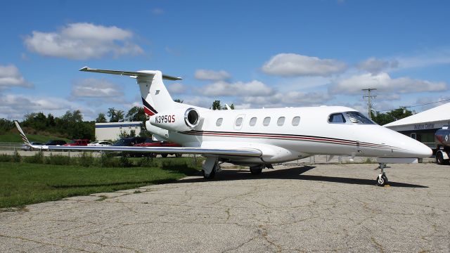 Embraer Phenom 300 (N395QS)