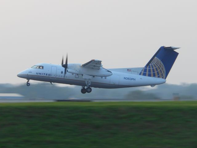 de Havilland Dash 8-200 (N363PH)