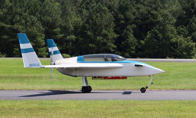 RUTAN Long-EZ (N232JG)