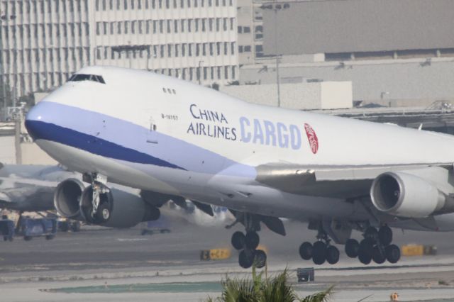 Boeing 747-400 (B-18707)