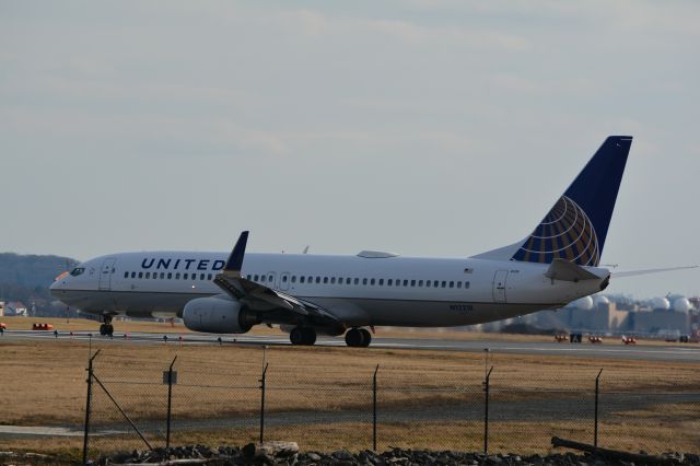 Boeing 737-800 (N12218)