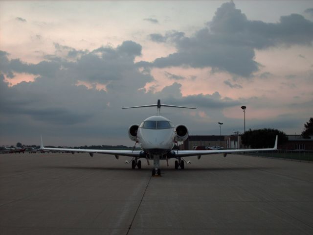 Bombardier Challenger 300 (N228N)