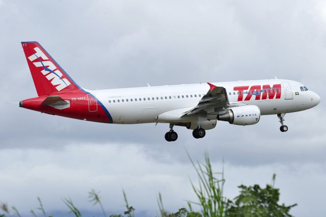 Airbus A320 (PR-MYT)