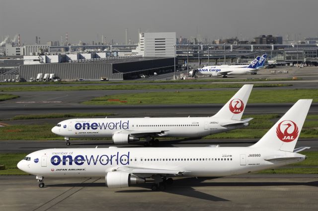 BOEING 767-300 (JA8980) - Taxing at Tokyo-Haneda Intl Airport on 2015/09/12