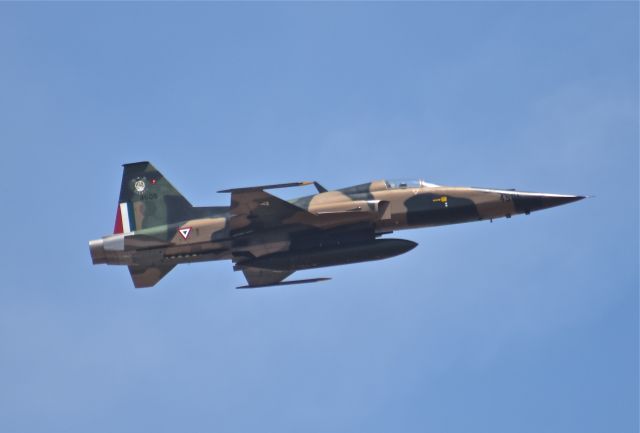 Northrop RF-5 Tigereye (4506) - Mexican Air Force´s  F-5E Tiger II (4506) in low pass over Santa Lucia AB (México).