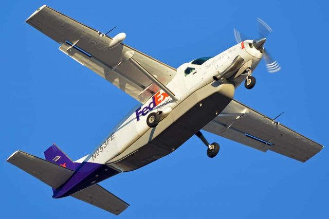 Cessna Caravan (N953FE) - FedEx Feeder Cessna 208B N953FE at Phoenix Sky Harbor on December 15, 2017. 