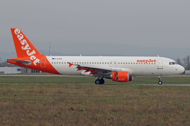 Airbus A320 (G-EZUA)